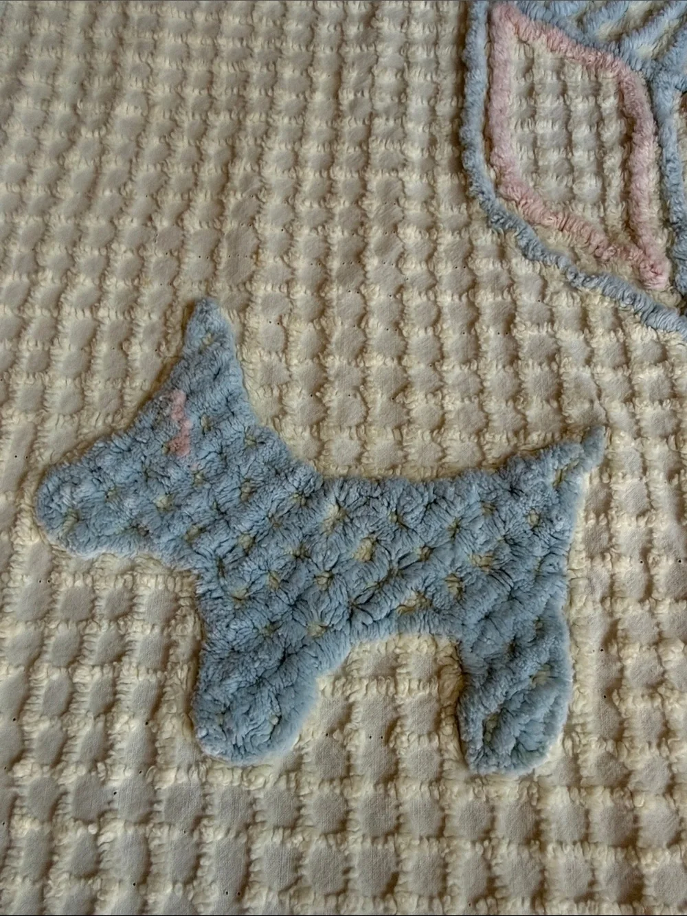 Vtg Chenille crib blanket bedspread featuring a blue puppy with ball & doghouse